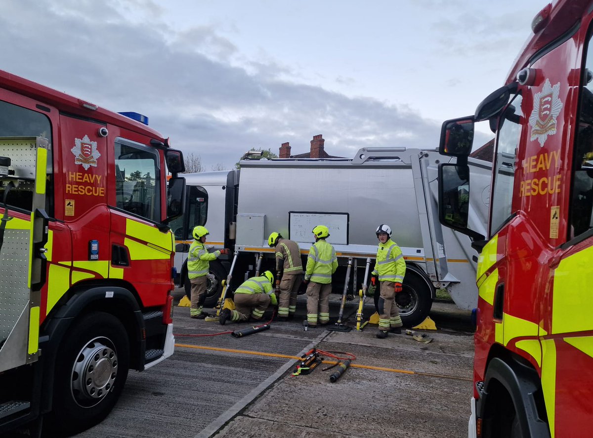 We train for all sorts of incidents and this week we've been preparing for incidents involving Heavy Goods Vehicles 🚛 Thank you to Fiveways Municipal Vehicle Hire and Hamblion Transport for their support and vehicles to help us with our training