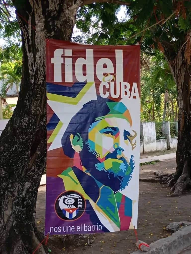 ¿Qué si lo sigo? 🤔 ¡Por supuesto que sí! 😎 ¡Viva Cuba! 🇨🇺👊 #DeZurdaTeam #FidelPorSiempre