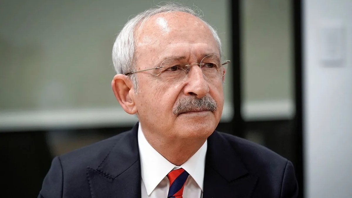 Hapsi istenen Kılıçdaroğlu'ndan tepki 🔴 Eski Bakan Erdoğan Bayraktar’a hakaret ettiği iddiasıyla yargılandığı davada Kemal Kılıçdaroğlu hakkında 2 yıl 4 aya kadar hapis cezası talep edildi. Kılıçdaroğlu karara tepki gösterdi... Kemal Kılıçdaroğlu Cumhuriyet'te yer alan