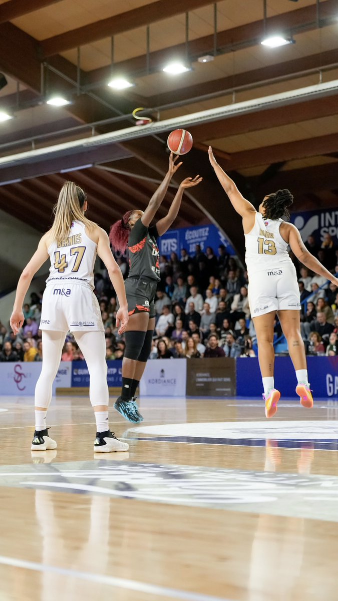 [𝐅𝐈𝐍 𝐐𝐓𝟑]

@BasketLMA 43 - 74 @ESBVALM 

🏆 @basketlfb | Playoffs | 1/2 finale aller

#AllezLesGuerrières 🔴⚪️ #BasketLFB #PlayoffsLFB