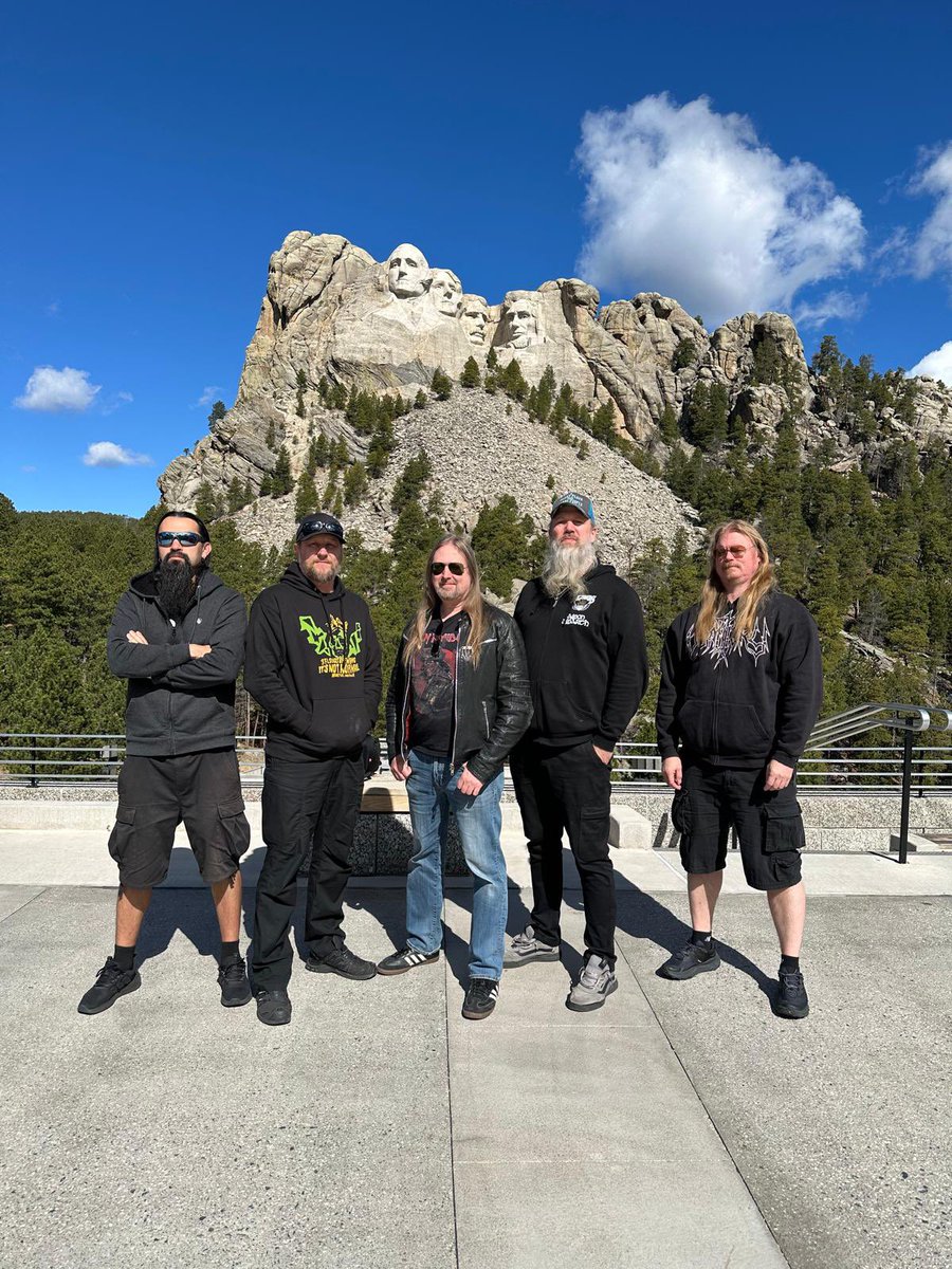The vikings go sightseeing 🏔️ A beautiful day off at Mount Rushmore today!

📸: Andre Kaatz