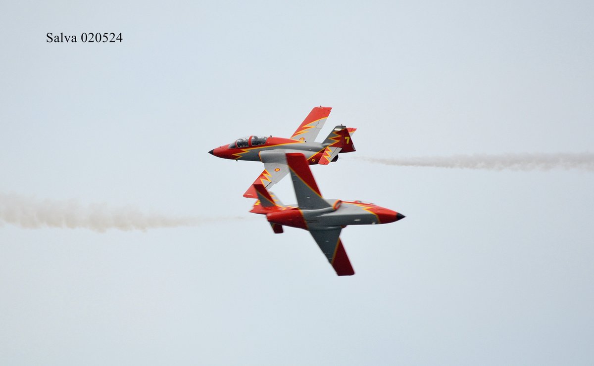 Esta tarde la @patrullaguila ha realizado una espectacular sesión de entrenamiento en las playas de Santiago de la Ribera. Dejo para todos algunos instantes (1/2). #BASanJavier @EjercitoAire. @SpottersMurcia