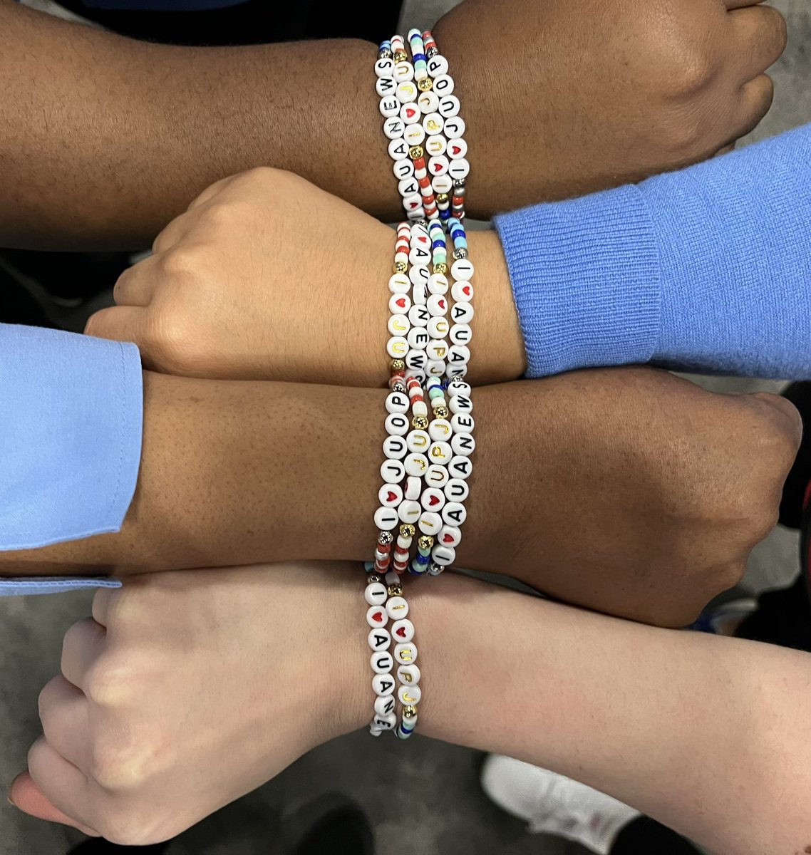 LOVELOVELOVELOVE this pic my dear @AmerUrological colleagues sent me of their #AUA24 friendship bracelet stacks 🩵💙❤️🤍🩶 @JUrology @UrologyPractice @JUOpenPlus #AUANews