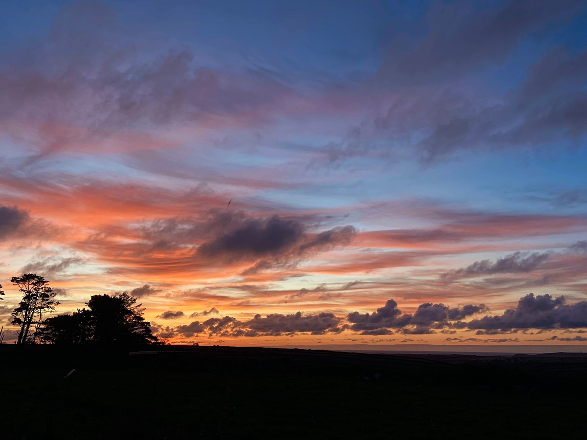 Fire 🔥 skies #sunset #kernow #cornwall @beauty_cornwall 💕