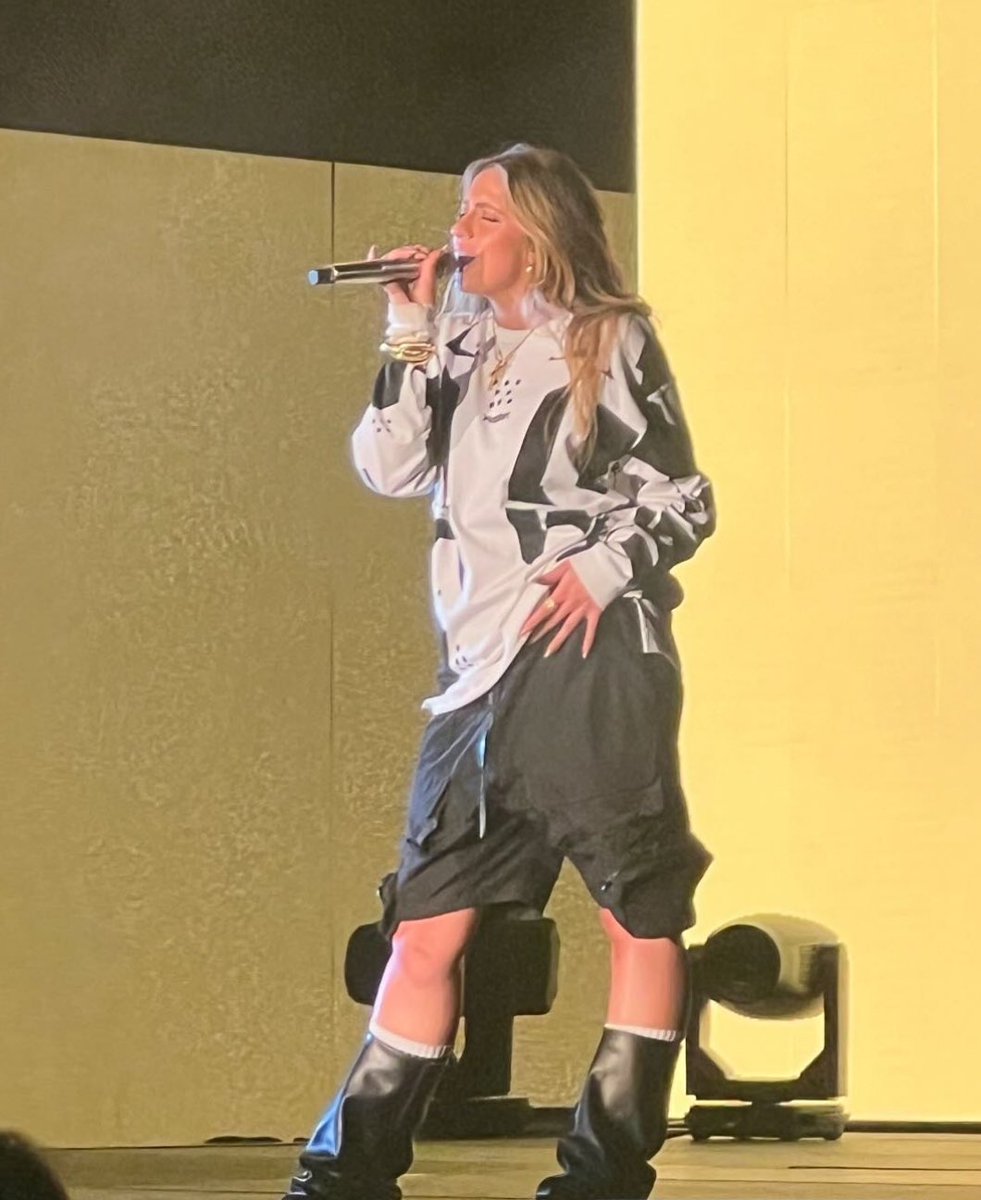 🎤 | A look at Tate’s outfit for tonight’s show in Stockholm, Sweden 

#TLTStockholm #ThinkLaterTourStockholm