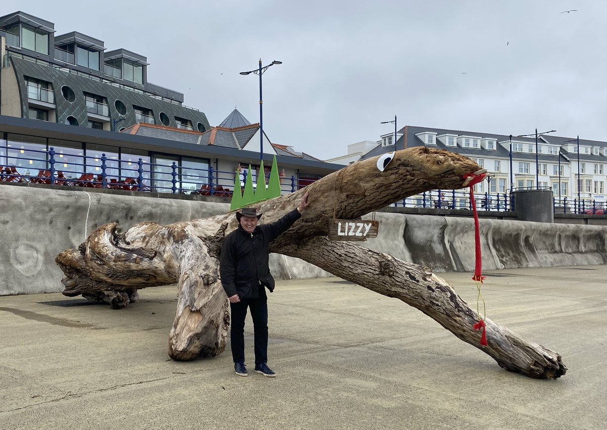 This reptilian Ash tree - swept down from a nearby river no doubt - isn’t going to go gentle into that good night. It’s found its way to pride of place on Porthcawl seafront via natural processes, for overly excited visitors like me to admire.