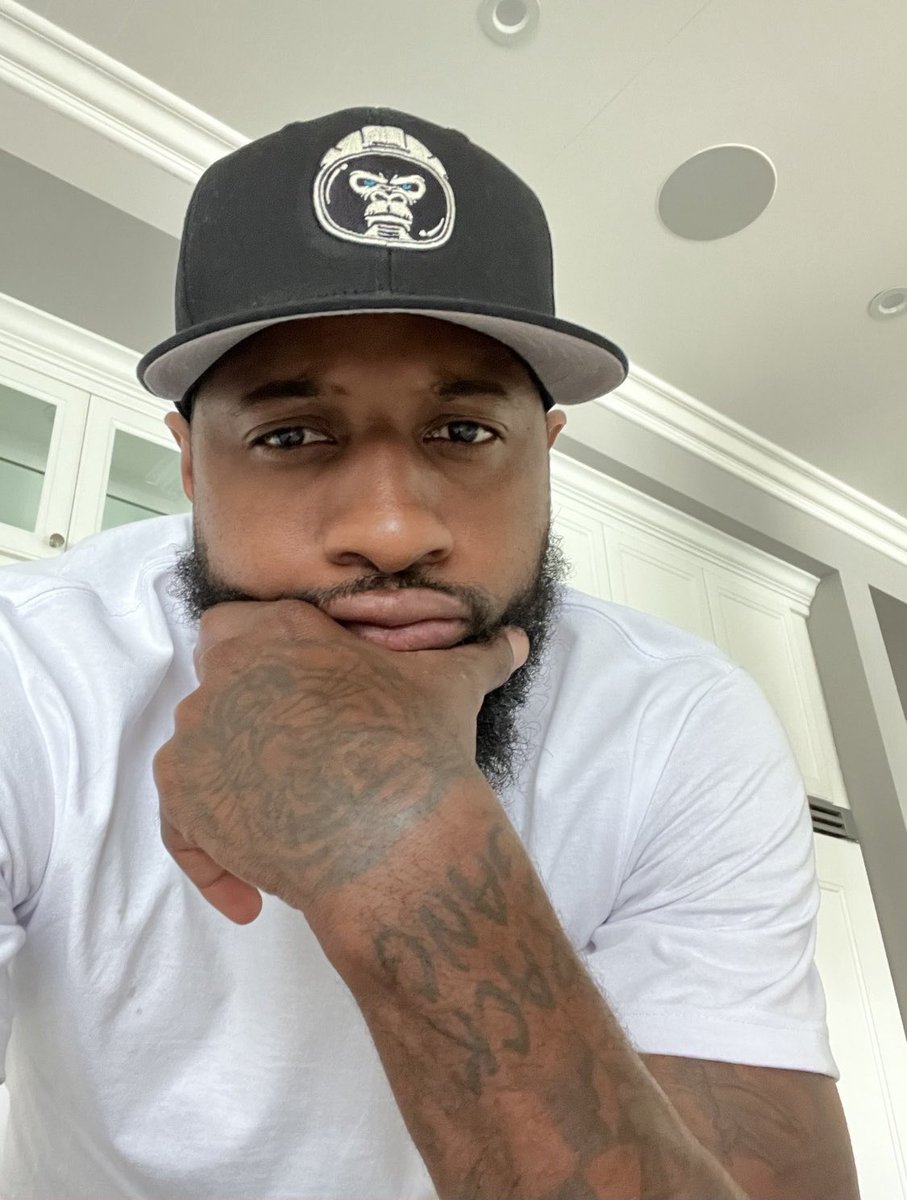 Mike Fogg tweet media