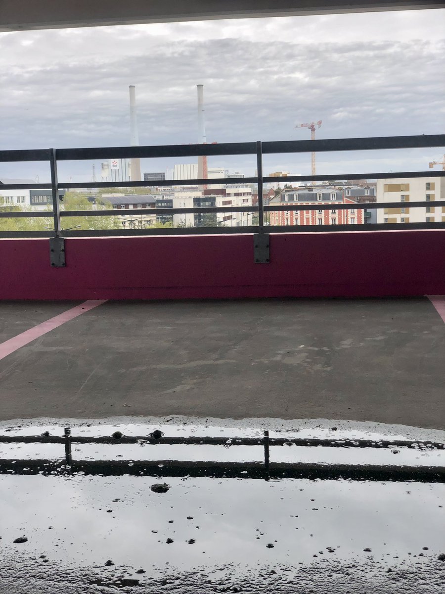 Petit tour en haut du parking des Docks #desert 
#couleursdélavées 

#parking #6eetage #lehavre #docksvauban #bassinpaulvatine #rooftop