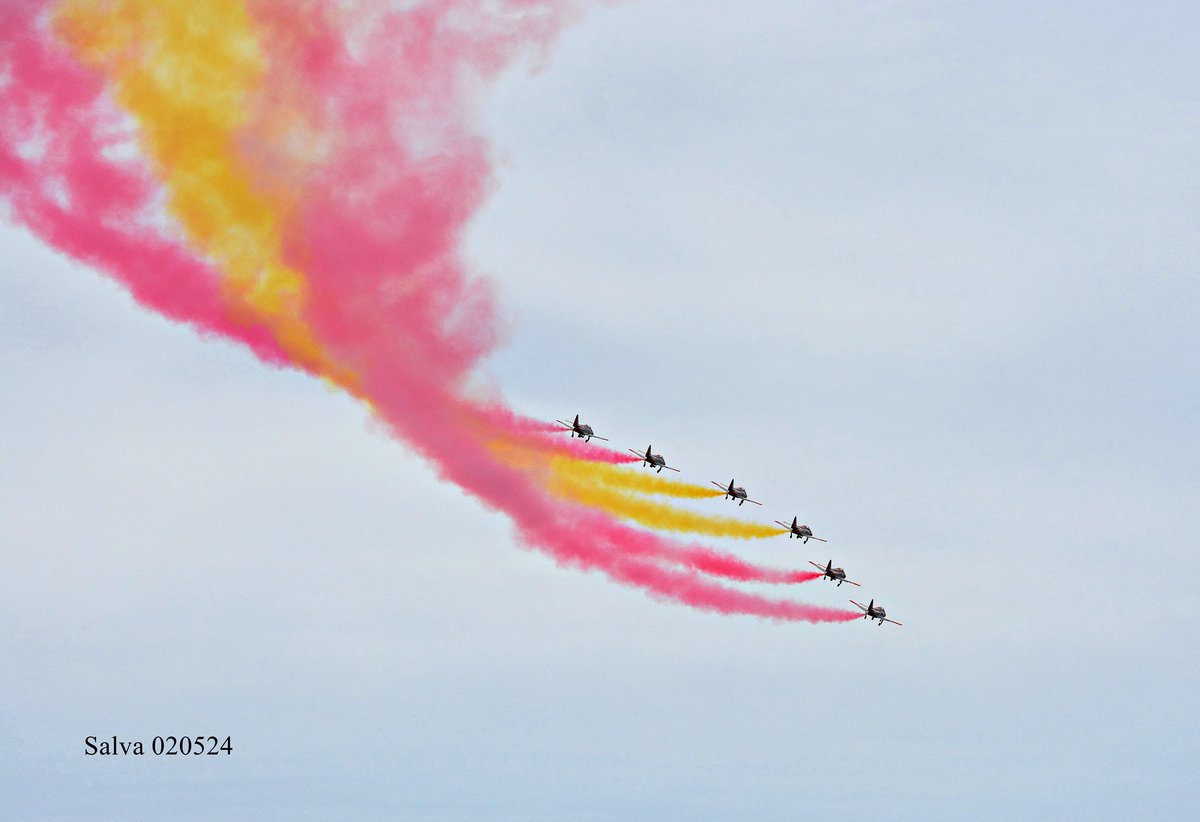 Esta tarde la @patrullaguila ha realizado una espectacular sesión de entrenamiento en las playas de Santiago de la Ribera. Dejo para todos algunos instantes (2/2). #BASanJavier @EjercitoAire. @SpottersMurcia