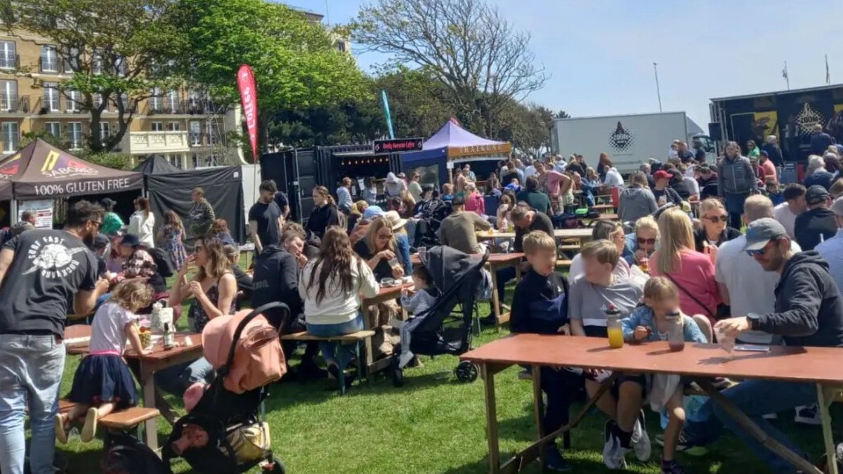 #Worthing FreeWheelin FEASTival starts Friday 3rd May in Steyne Gardens and continues across the May Day Bank Holiday weekend until 5pm Monday 6th May 2024 Foodie frolics, bars of distinction, live music stage and children's entertainment! @WorthingTown @WorthingJournal
