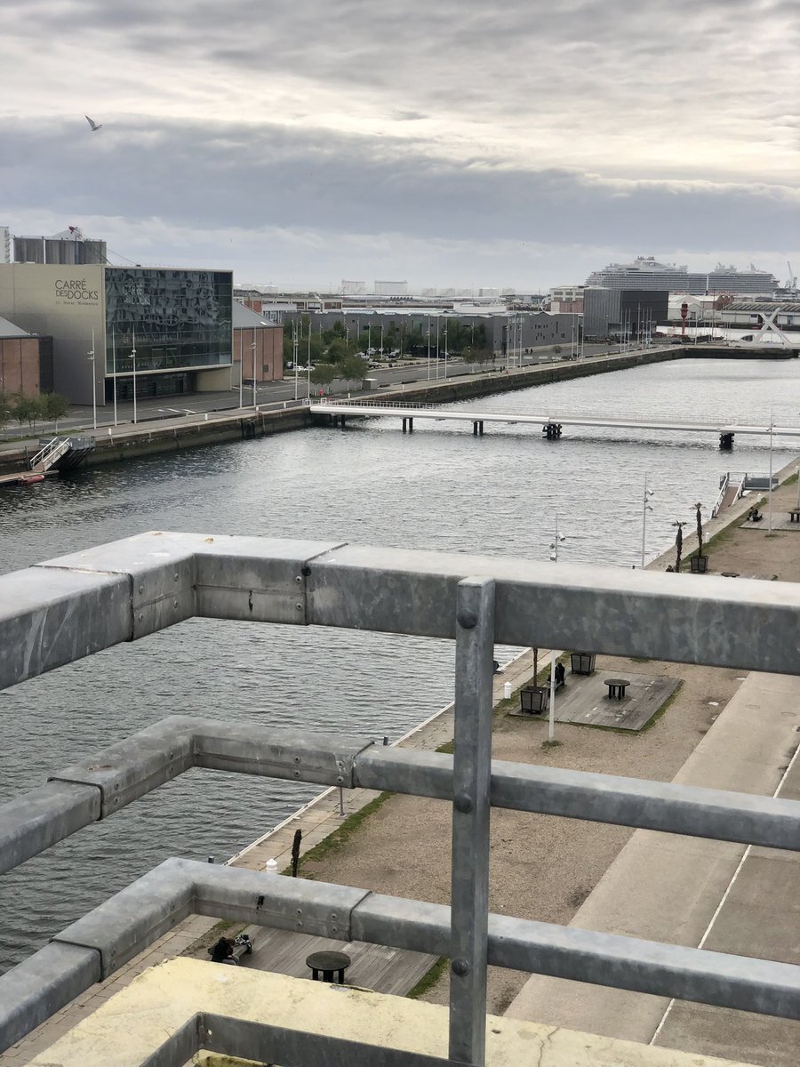 Petit tour en haut du parking des Docks #desert 
#couleursdélavées 

#parking #6eetage #lehavre #docksvauban #bassinpaulvatine #rooftop