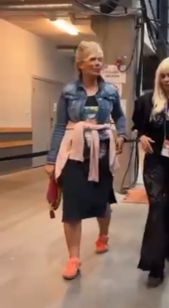 _liern's tweet image. Yo con 9 años vistiéndome sin ayuda de mi madre:

#mec #EUROVISION #nebulossa