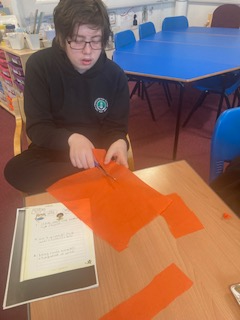 FORR_ESB's tweet image. We are creating a rainbow for our Zen Zone board. We are working together as a team. Everyone had a part to play which just naturally occurred! Great teamwork and they have set their standards high! @forresterhs #teamwork #inclusion #expectations