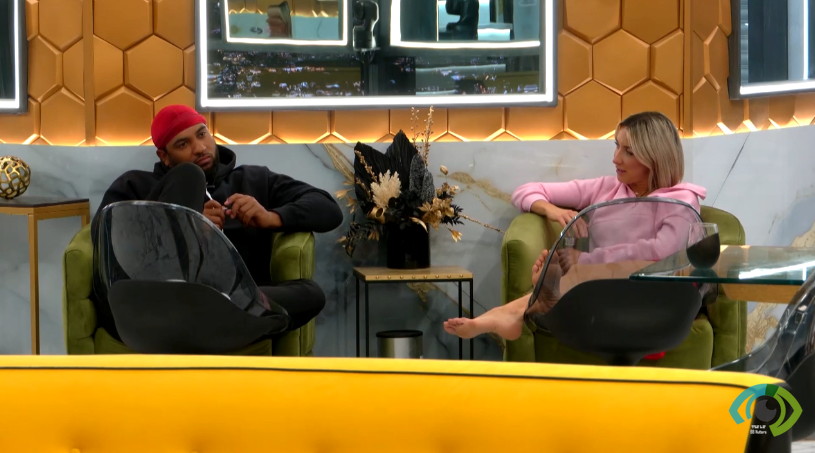 Bayleigh just grilling Anthony over the 'hot chocolate' alliance has me thinking she's quite a good player. She's getting information without him even knowing! #BBCan12