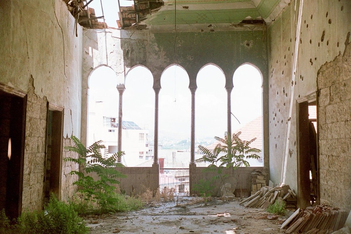 Abandoned palace with quintuple arched arcade 📷 Zenit E 🔎 Mir-1b 37mm Film: #washix #35mm Lebanon; June 2023 #filmisnotdead #believeinfilm #filmphotography