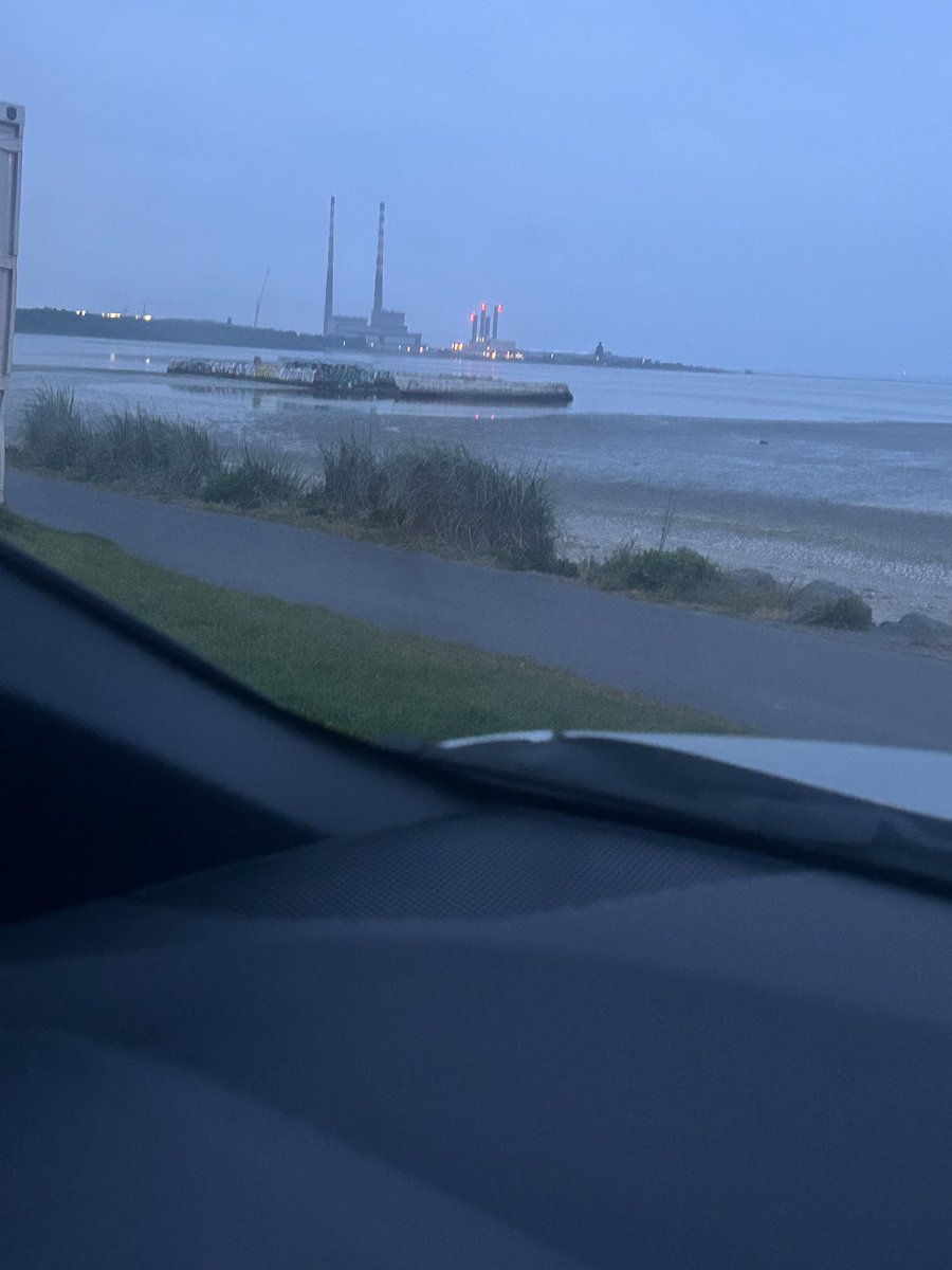 @johncreedon @RTERadio1 @sultansofpingfc Can you ease up at all, down in Sandymount for my walk less my headphones 😠 and every time I go to get out you play another banger, have a heart