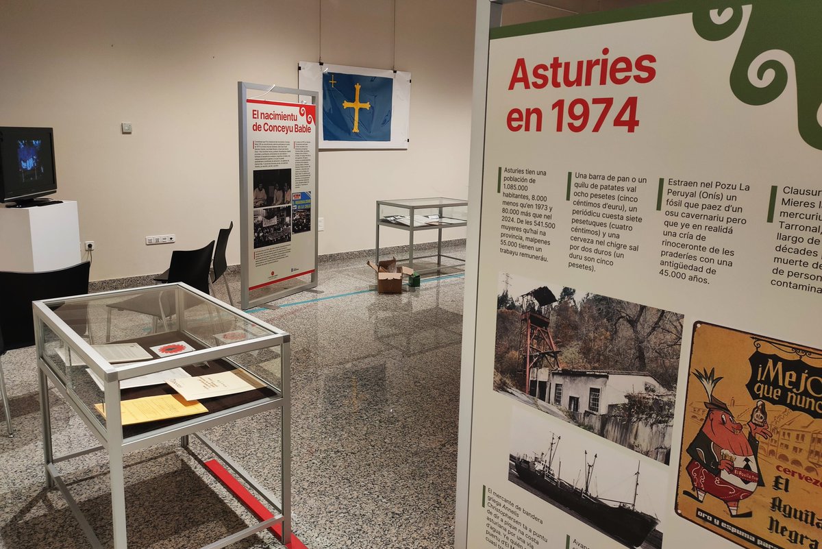 Esti vienres, a les 12 hores, inauguramos nel Archivu Históricu d'Asturies (antigua prisión d'Uviéu) la esposición 'Conceyu Bable nel so tiempu. L'Asturies de va mediu sieglu'. Y esa bandera d'Asturies del fondu, reflexada nel suelu, ye histórica... #SelmanaDeLesLletresAsturianes