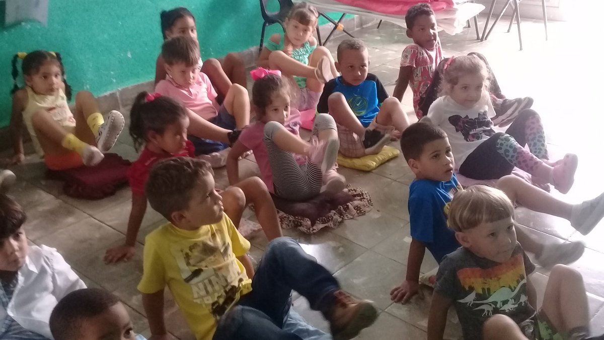 #Educacionvillaclara los invita a Promover una cultura audiovisual en los niños y niñas de la primera infancia. Montamos bicicleta con la Seño Miriam. #Primerainfancia #CubaMined