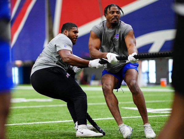 Looks like Greg Rousseau bulked up since the season ended 👀 #BillsMafia