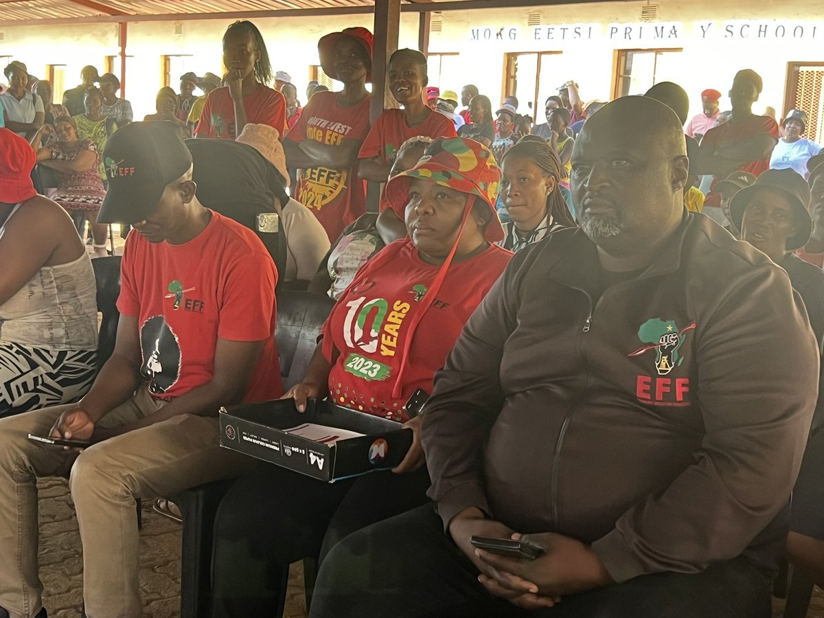 [IN CASE YOU MISSED IT]: EFF Provincial Secretary in the North, Commissar Papiki Babuile, unpacking the EFF Manifesto to the residents of an EFF led ward 5 in Mafikeng Local Municipality. #VoteEFF