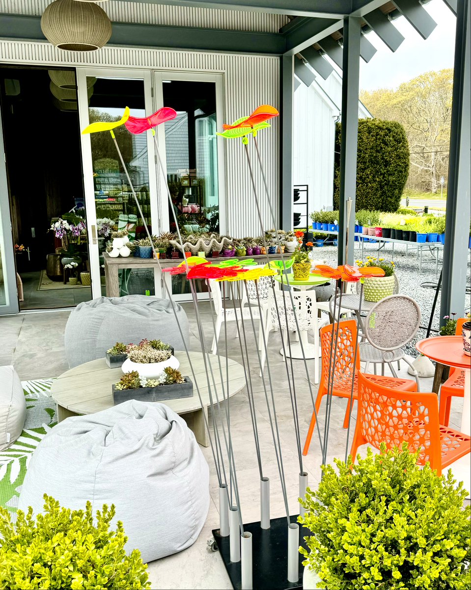 Ornamental garden flowers on stakes made of lexan, many colors and sizes, available now at the Unlimited Earth Care Garden Market starting at $30.00 each.
#unlimitedearthcare
#hamptonslandscapedesigner
#justfredericoazevedo
#hamptonsgardens
#gardenaccessories
#gardenmarket