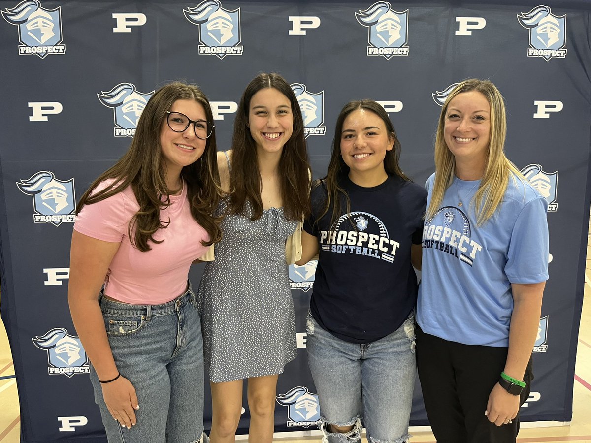 The first of many celebrations for our three seniors this morning at the athletic breakfast 🤩🤩

#NoworNever