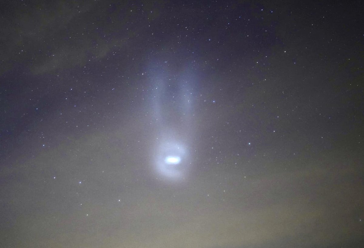 Jeśli widzieliście dziś biały obiekt, który mknął na niebie kilka chwil temu to nie było UFO. To był Falcon:) Autor: Fotografia - pasja, która uzależnia / Andrzej Błoński