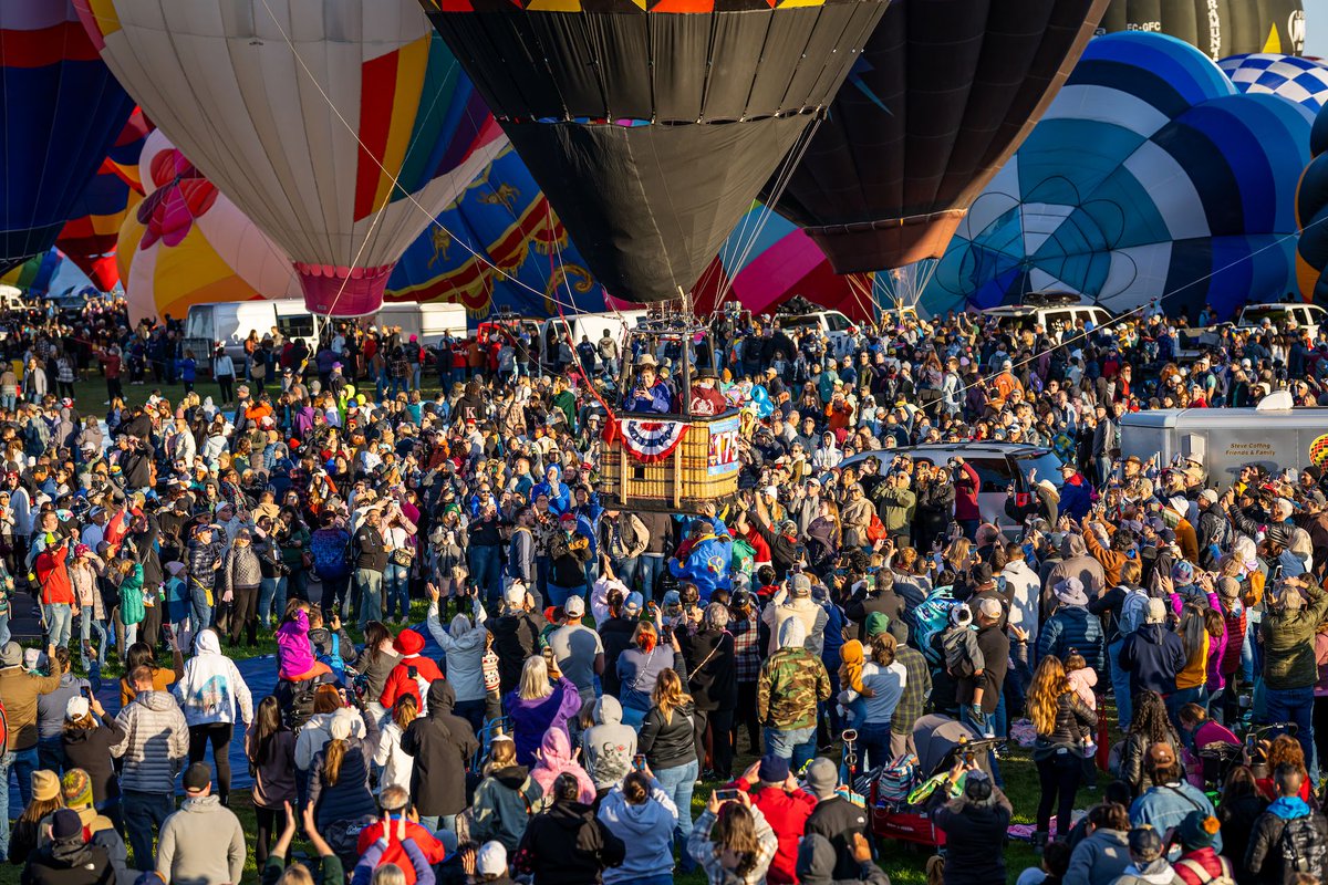 Joining us this October? The 2024 Balloon Fiesta Guest Guide is now available at the Balloon Fiesta website. 

See the schedule of events, read travel tips, hospitality and entertainment options, FAQs, and more.