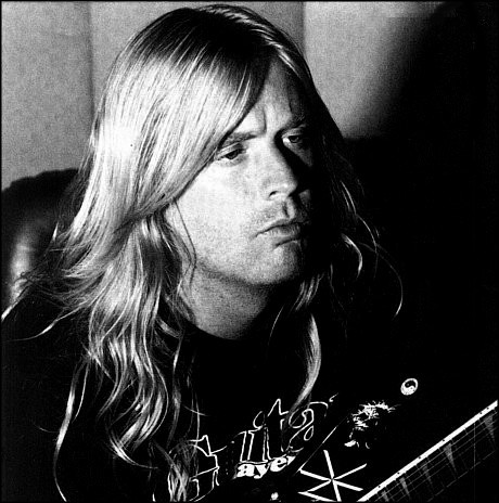 ScarverShawcro1's tweet image. 11 years ago...gone WAY too soon...MISSED.

Jeff Hanneman R.I.P.
#JeffHanneman
#Slayer 
#AngelofDeath