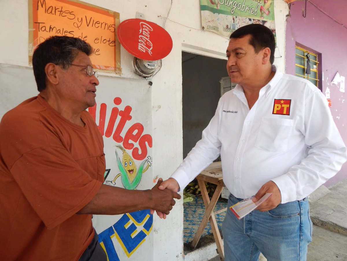 Día 3 de campaña. En Banderilla recibí solicitudes de problemáticas locales de vecinas y vecinos, para que sean canalizadas. Yo sí te escucho.
#SinPTNoHayPlanC