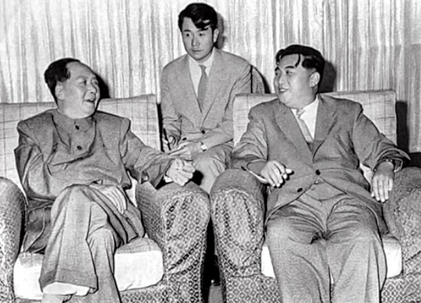 A historic photo of the founder of the DPRK, Kim Il Sung with the founder of the PRC, Mao Zedong in Beijing. 

🇨🇳🇰🇵

(1958)
