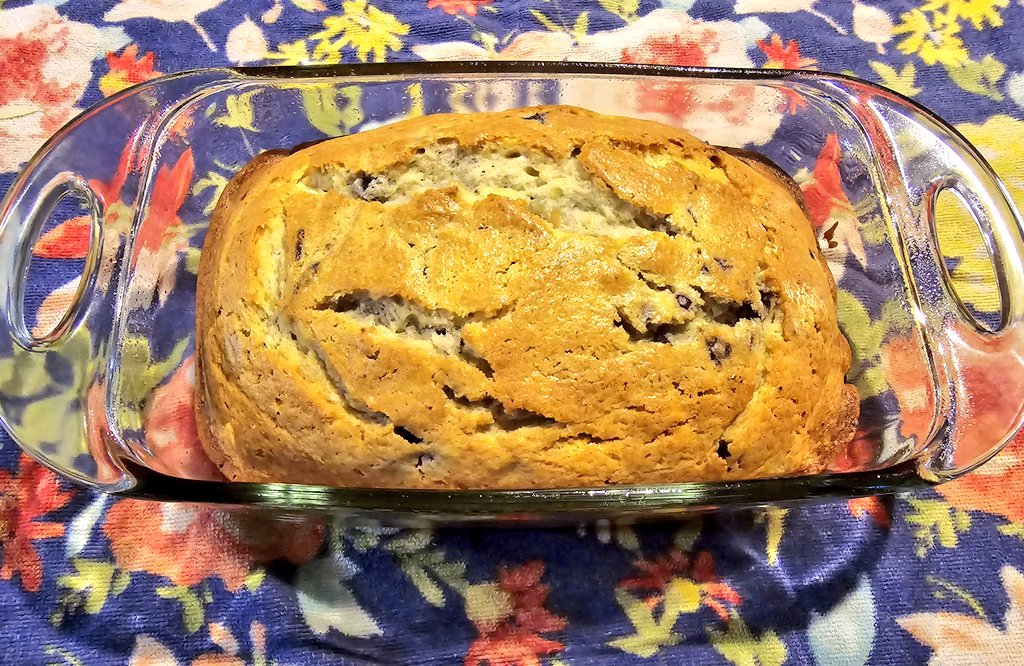 I just pulled this Blueberry Muffin Bread out of the oven. Yum! 🫐🍞