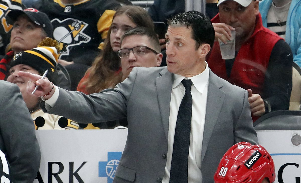 This trip to Take Town has us visiting the coaching carousel & talking broadcast etiquette (there's too much!). W/notes on: •Rod Brind'Amour's public contract talks #CauseChaos •Dave Hakstol out in Seattle #SeaKraken •And more! ✍️: @twolinepass 🔗: eprinkside.com/2024/05/02/tak…