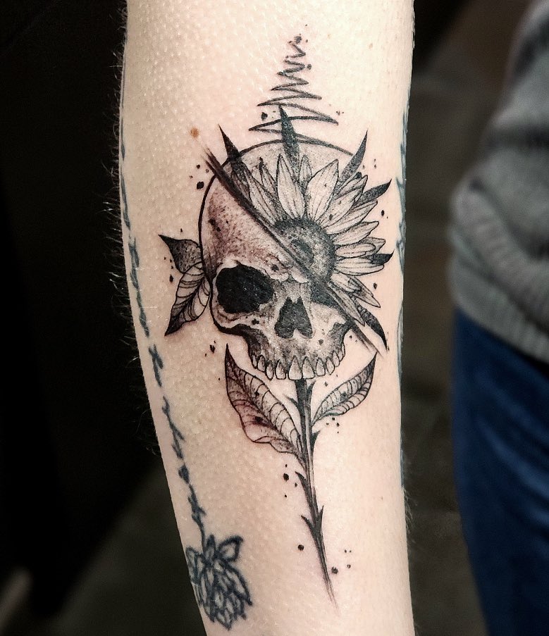 Sunflower Skull Tattoos Sunflower And Skulls #tattoo #blackandgrey