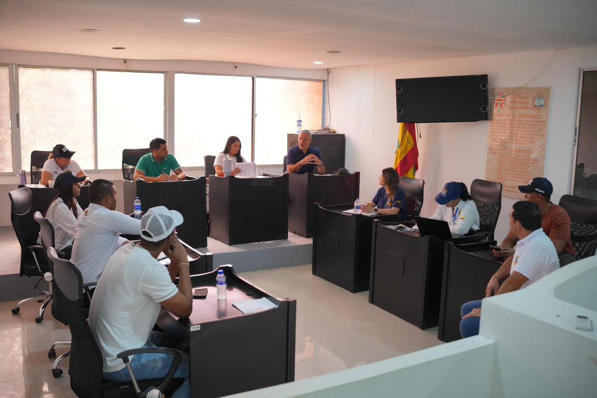 Hoy, a través de la Sec. de Infraestructura y @CompiBolivar, nos reunimos con los ediles de la Localidad 3 de Cartagena para realizar una visita a algunos barrios con el objetivo de identificar proyectos clave que mejoren la calidad de vida de sus habitantes.