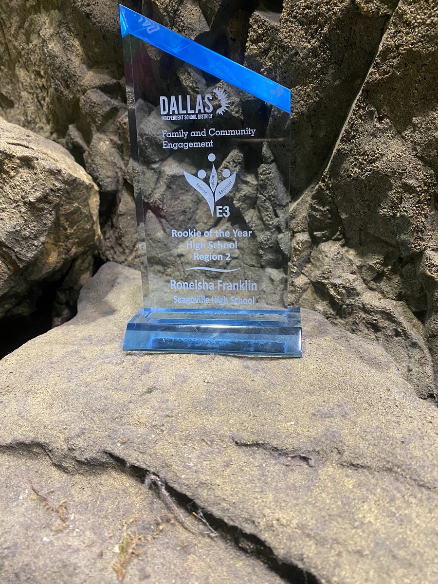 MsFranklinsLkBk's tweet photo. 🏆Rookie of the Year🏆

 Today I received an award as the Rookie of the Year (High School) award for Family and Community Engagement! 🏆 This school year presented its challenges, but the support that I’ve received on and off campus has made all the difference! https://t.co/7eQDLVdMOK