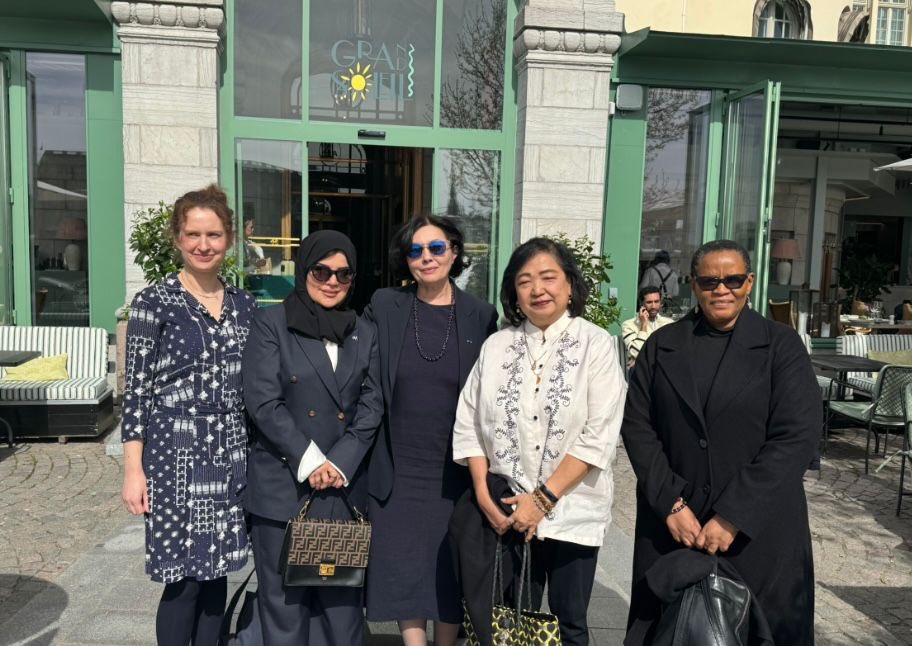 Productive working lunch with HE @AnitaGrmelova HE @ambJHofman HE Maria Lumen B. Isleta, Embassy of the Philippines, and Ms. TshireletsoGetrude KAU Chargé d’affaires of South Africa. Engaging discussions on our countries' relations, regional, and international developments.