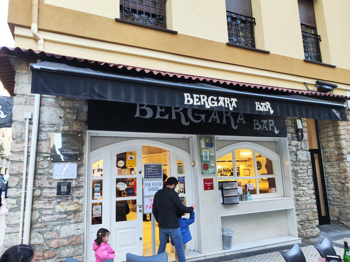Bar Bergara　ピンチョス発祥の店。料理もみんな美味しく温めて出してくれてよかった。新市街にあるせいか、人も幾分落ちついている😃