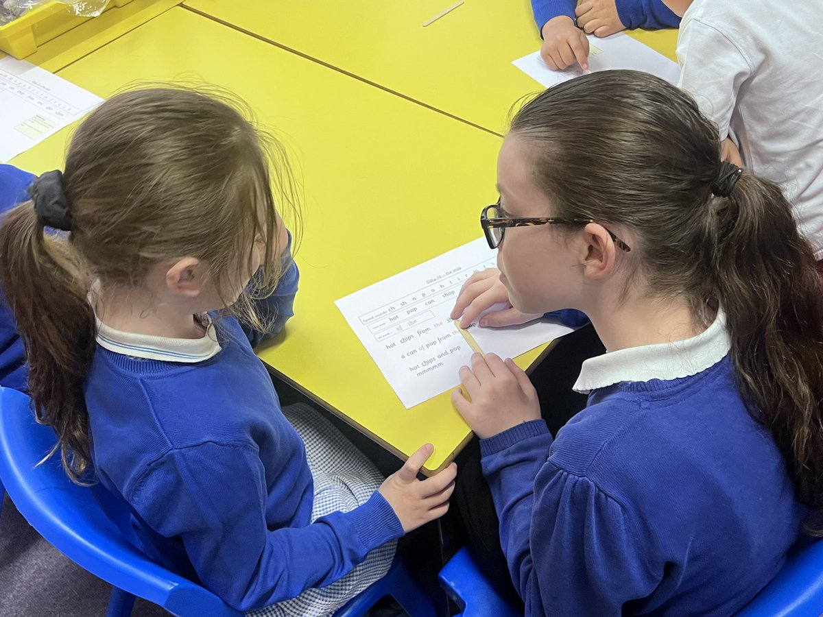 #buddyreading
Our year 6 pupils help some of our youngest #earlyreaders during their fluency sessions! #weareproud #weareTOPA 💚 @greenheartLP 💚
