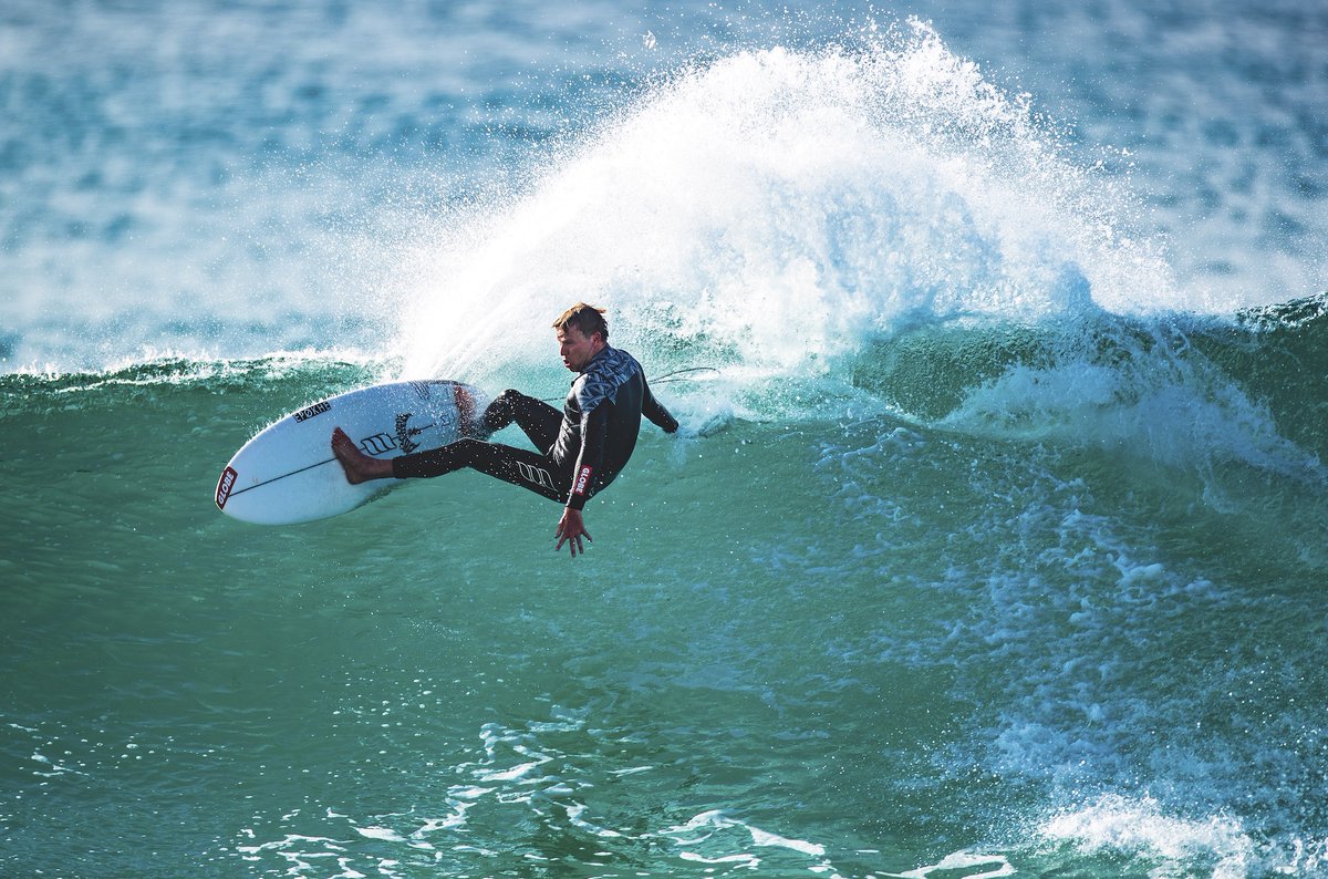 In “Run a Knife,” Taj Burrow speaks candidly about transitioning from the professional tour to the real world, dealing with inevitable regression as a middle-aged surfer, and his favorite ’CT competitors. Hit the link to read the full interview. surfersjournal.com/editorial/taj-…