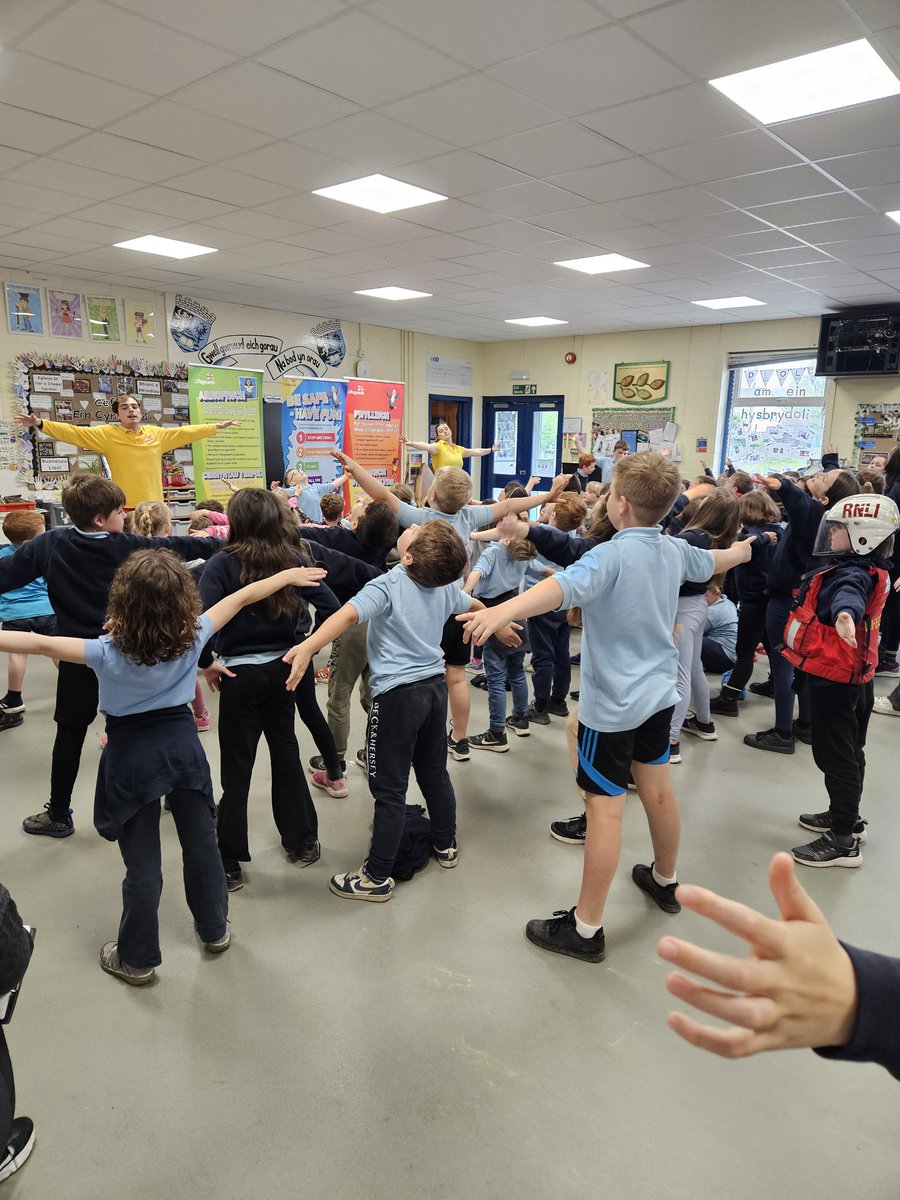 Diolch i’r RLNi am rannu negeseuon pwysig am diogelwch ar y traeth!
Thank you to the RNLI for sharing an important message on beach safety! <a href="/RNLI/">RNLI</a>