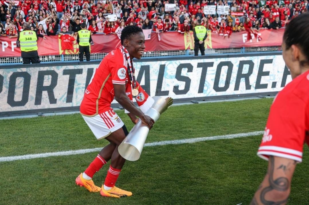 Super Falcons player, Christy Ucheibe wins the Portuguese Taca de Liga with Benfica. 🔥🇳🇬