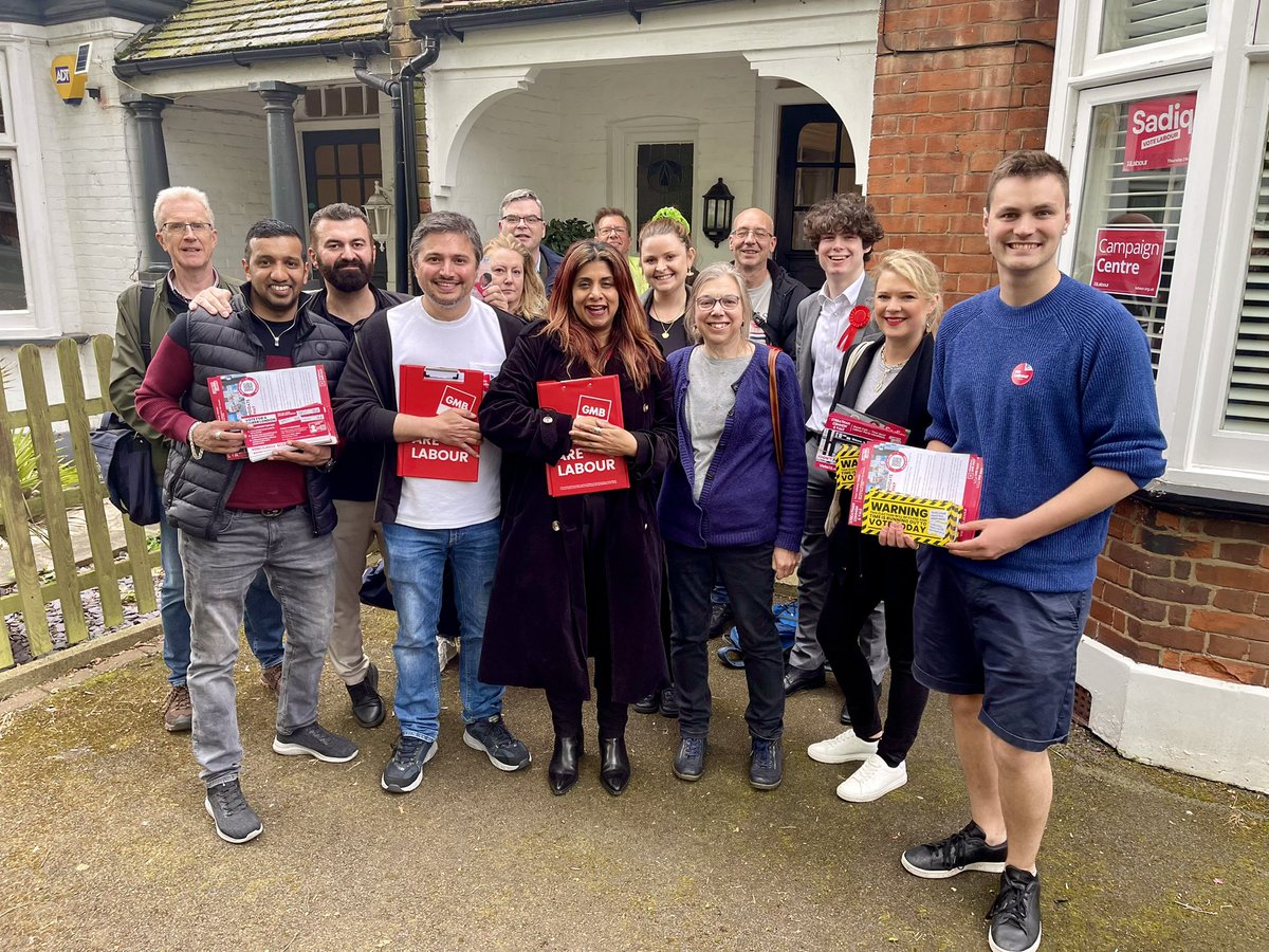 Fantastic team in Streatham Common and Vale out with our brilliant by-election candidate, Sarah Cole. Thank you all for your hard work! 🌹❤️🌹