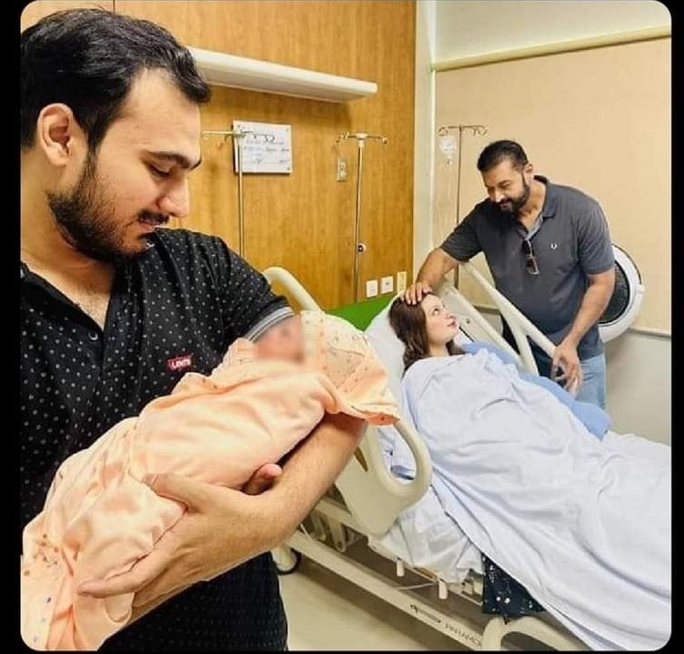 Nothing  ..  Just two fathers looking at their daughters 😍😍
#كلية_الملك_فيصل_الجوية
#CHETOT #الاليه_العادله_انصاف_الاتحاد #اعانات_الطواري_للعمال #الاهلي_ضمك
#TheVoiceKids #Joblife #KCWIN #TDFF2023
#May9th_FalseFlag