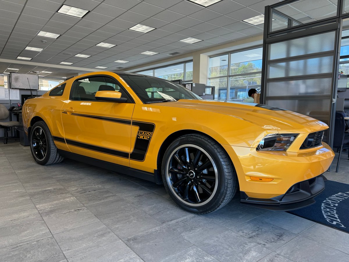 Throwing it back to the iconic 2012 Ford Boss 302 Mustang at Steet Ponte Ford! This beauty is already sold and eagerly awaiting its new owner to take delivery. Whats your favorite Mustang?  🚗💨 #ThrowbackThursday #SteetPonteFord