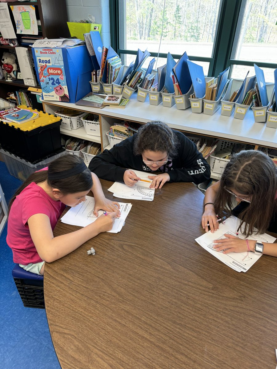 eosullivan_3's tweet photo. What’s better than learning to measure angles on a beautiful day like today? @PamStokes609 #barnegatinspires https://t.co/YbZDgUPrAx