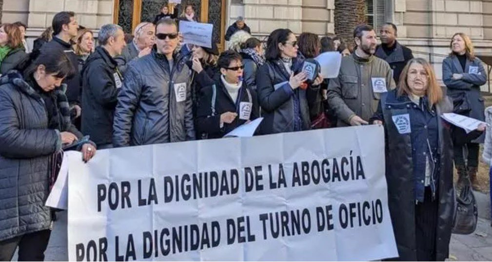 Menos BLA, BLA, BLA…
Tras dos manifestaciones multitudinarias en Madrid y una huelga nacional indefinida, reivindicando un TO digno, son exigibles resultados
Abogacía nos oye pero no nos escucha
#PorUnTurnodeOficioDigno