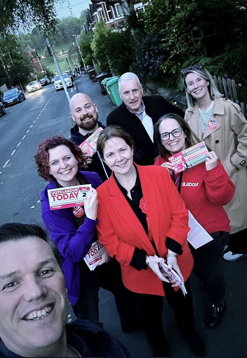 Great to be with @ClaireWard4EM for the last knock of the campaign! Best of luck Claire - we’re keeping our fingers crossed for a brighter future with @UKLabour