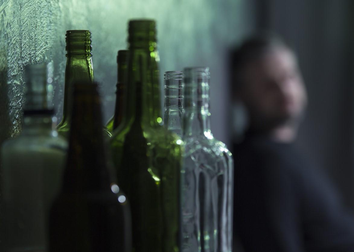 Dip in alcohol consumption in early pandemic linked to less social drinking This decline in consumption was still evident in 2022 after the initial pandemic restrictions had ended. cidrap.umn.edu/covid-19/dip-a…