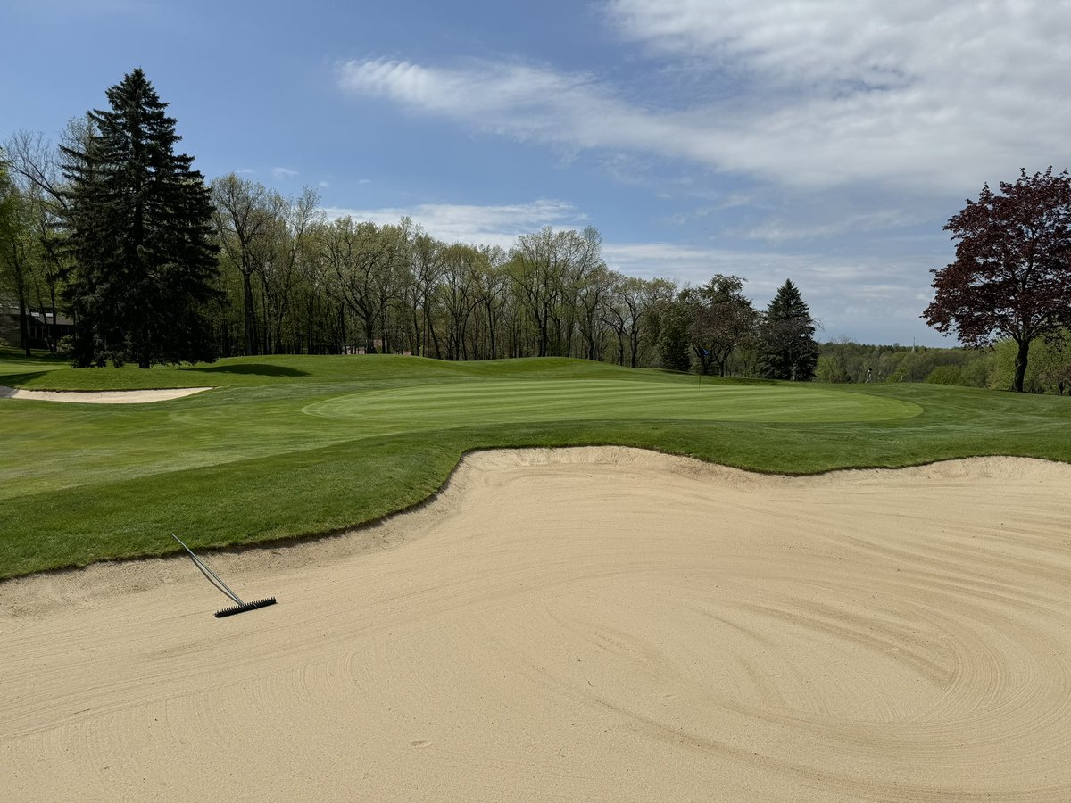 What a beautiful day for golf here @GullLakeCC #GLCC #GullLakeCC #ViewOfTheDay #3